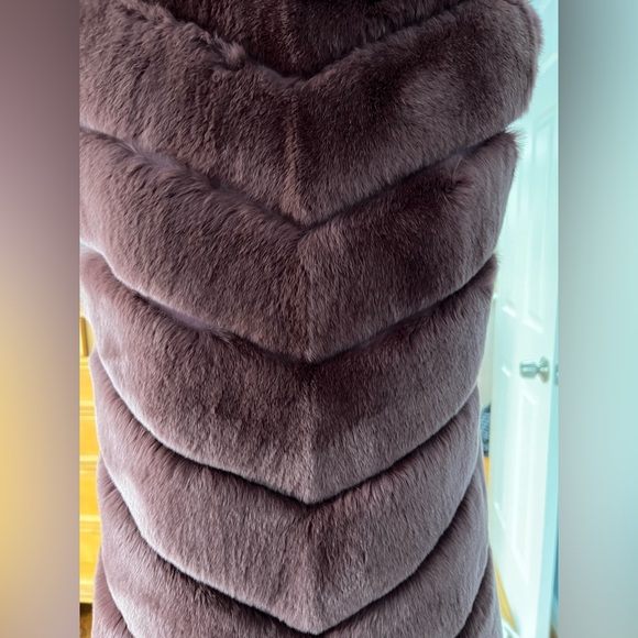 NWT Gorski Fur Vest in maroon purple red chevron punched stripe - Picture 5 of 9